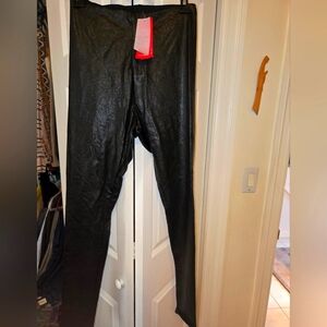 Strech faux leather pant